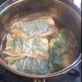 和だしで煮ます