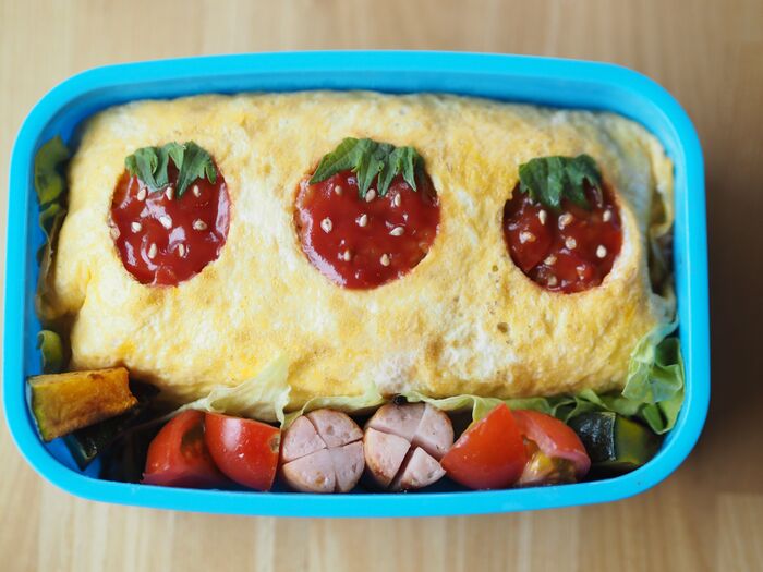 フタを開けたら春!「いちごオムライス」を持って出かけよう♪【作ってみた】