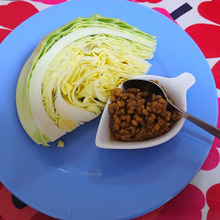春キャベツをもろみ味噌でそのまま食らう ヾ(๑╹◡╹)ノ