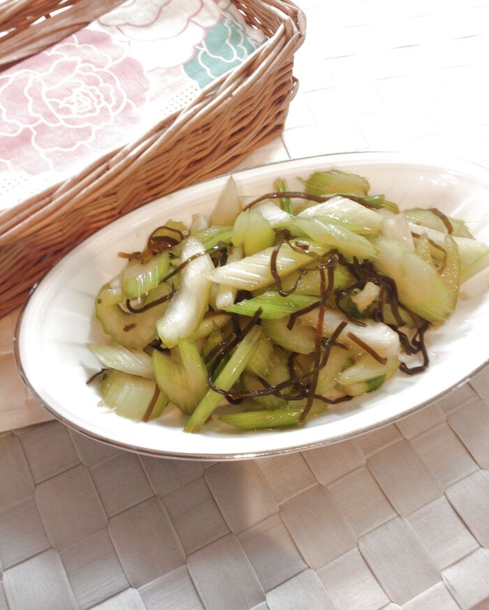 簡単おつまみ♫シャキシャキセロリと昆布の旨味が絶妙!