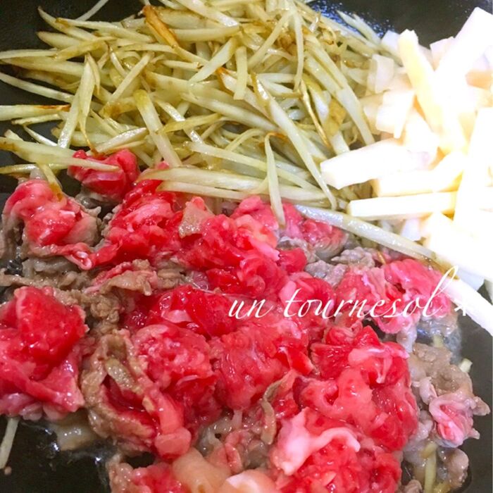 ④牛肉を焼きながら炒める!