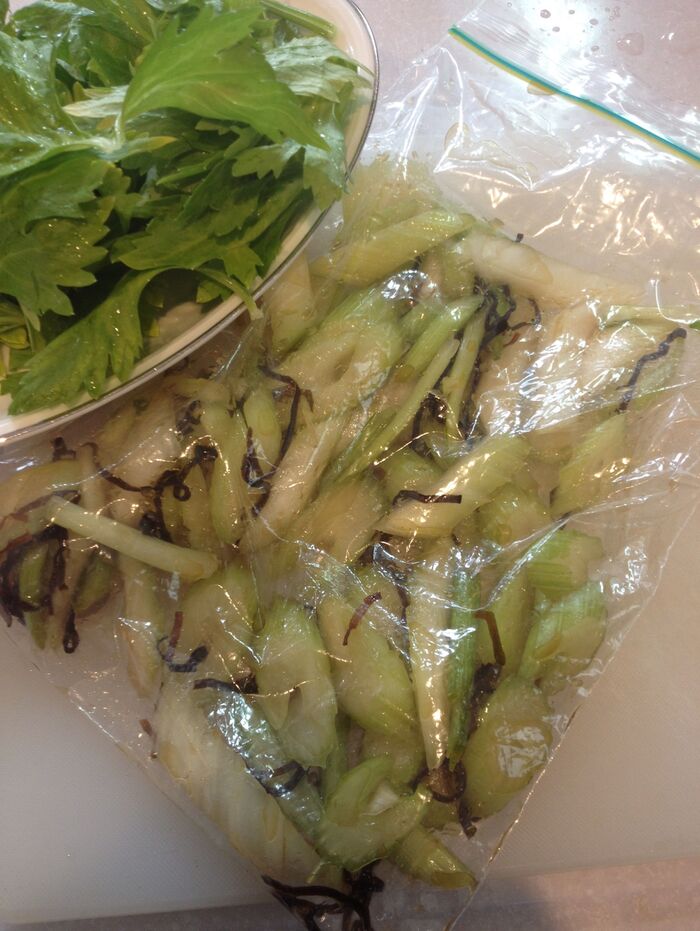 調味料を加えて揉み込む