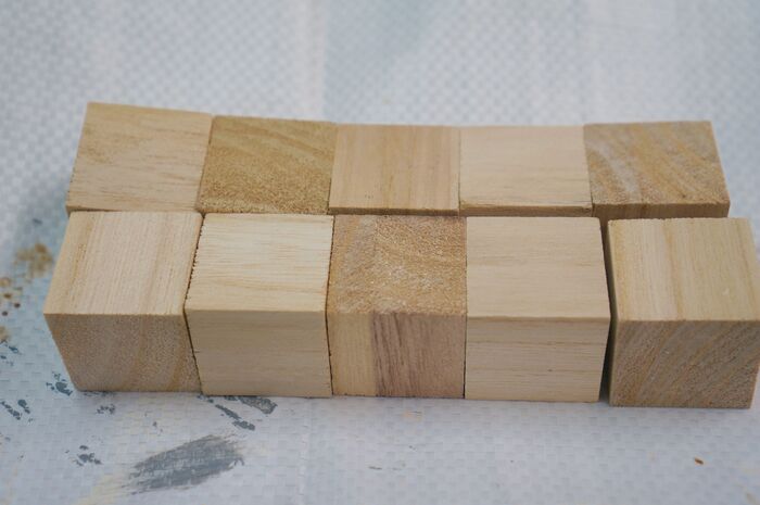 こちらが今回使用した「木製立方体」