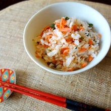 鮭とわかめの混ぜご飯