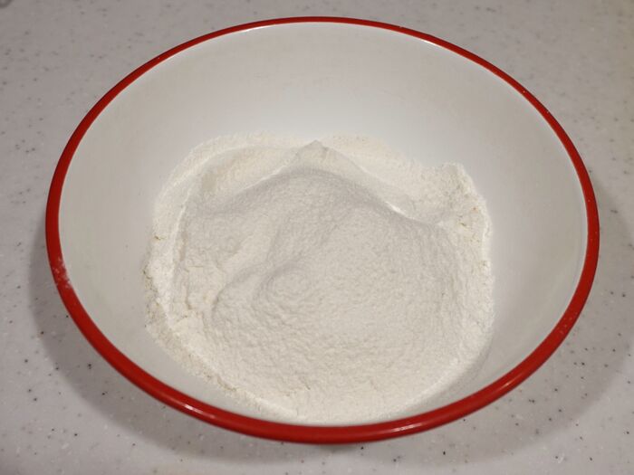 粉を合わせてふるいます。