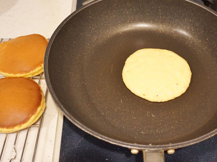 油はひかずに焼きます。