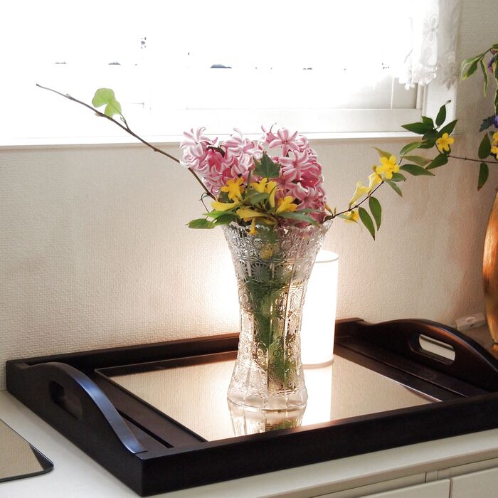 IKEAの鏡を花瓶の下に~