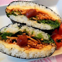 どこか懐かしいお味!ナポリタンのおにぎらず