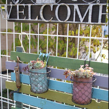 スクラップウッド風カラフルボーダーフェンス+多肉で目をひくディスプレイ