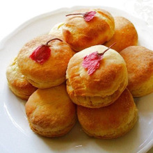 ジャムの空きビン再利用!春爛漫!玄米粉スコーン(桜餡添え)