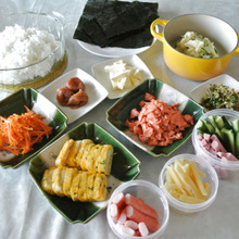 お好きな具を好きなだけどうぞ☆ 楽しいおにぎり&海苔巻き作り