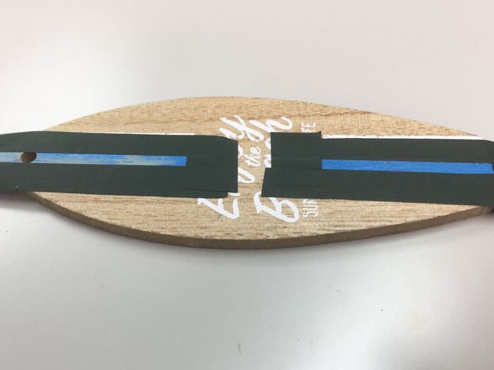 青の部分をマスキングテープで養生する