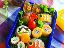 《キャラ弁》こどもの日に♡貼るだけ簡単~鯉のぼりおにぎり弁当