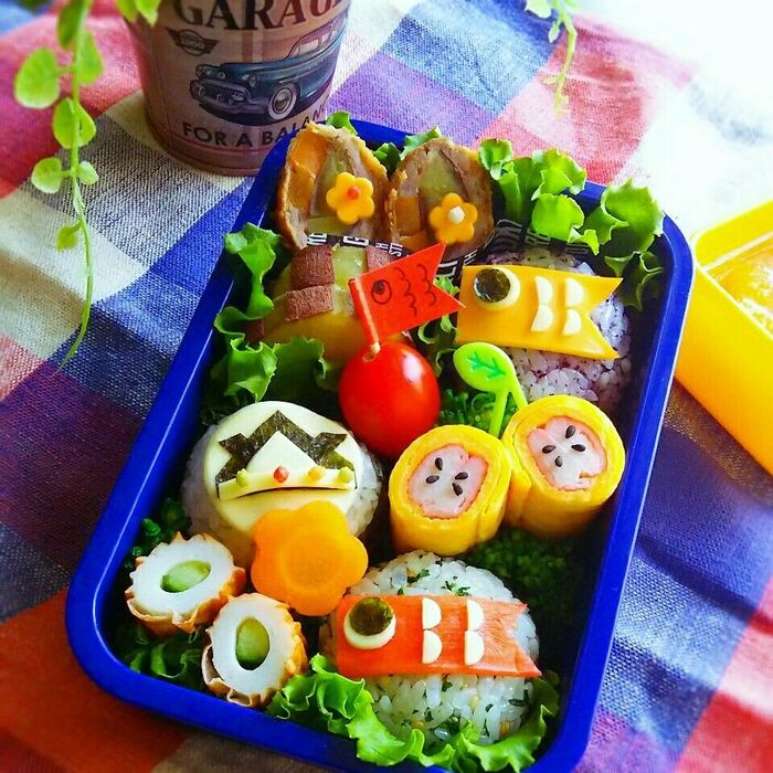 《キャラ弁》こどもの日に♡貼るだけ簡単~鯉のぼりおにぎり弁当