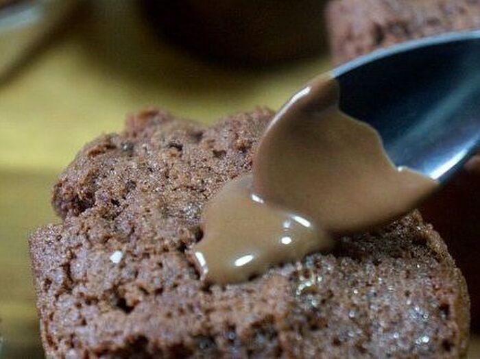 8.溶かしたチョコをノリかわりに乗せる。