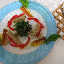 牛蒡とスイスチャードのコンビネーションサラダ、smoke flavor saltで・・・