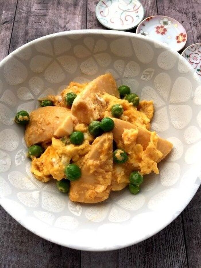 たけのことグリンピースのふんわり卵とじ味噌風味