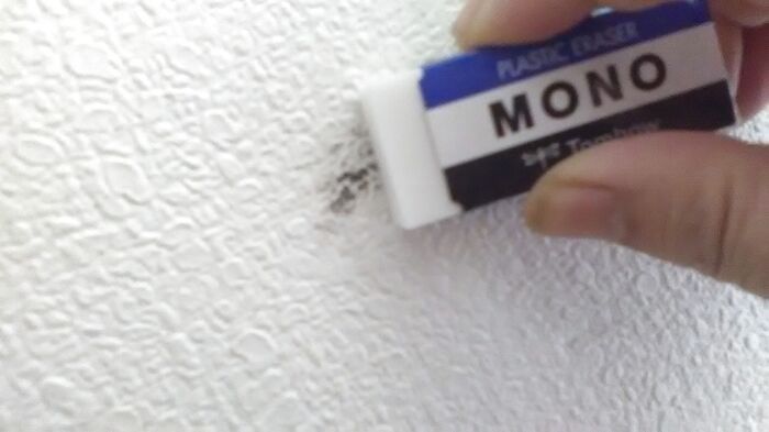 簡単!消しゴムで壁のこすり汚れがとれる!!