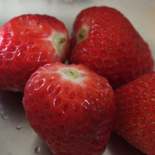 いちごのヘタを簡単にキレイに取る方法