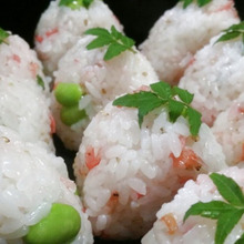 おむすびにしても美味しい♪枝豆と小エビの春色まぜご飯