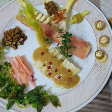 セロリと仲良く遊ぶ、マリネ、フリット、マスタード、リコッタ、からすみ、生ハム