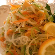 我が家の定番!イカの燻製入りの大根サラダ