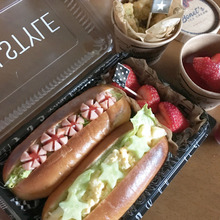 可愛いホットドッグとタマゴサンド