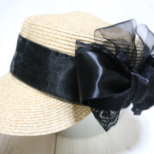 帽子の飾りの交換。