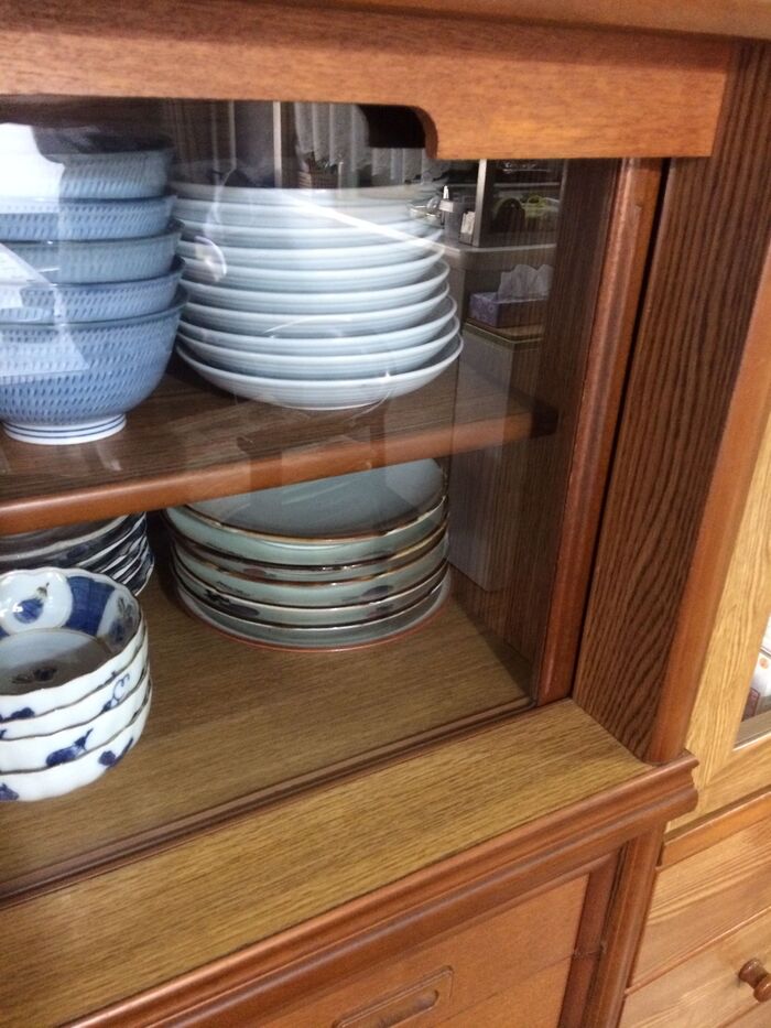 食器棚のガラス引戸です。