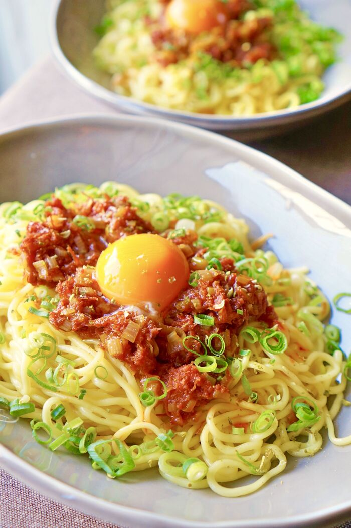 ラ王の醤油味にひと工夫!煮込まずコンビーフで!!チャーシュー入り風まぜそばに大変身☆