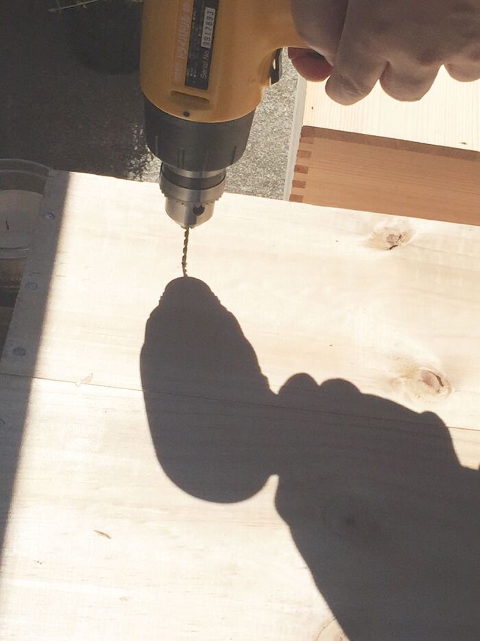 作り方① 底に穴を開ける