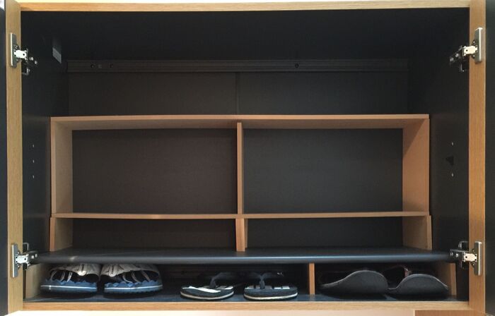 靴箱の奥に板をセット!