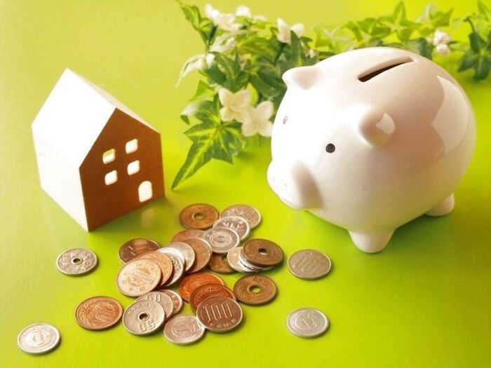 8割以上の人が「住宅ローン返済しながら節約をしている」と回答! その内訳は?