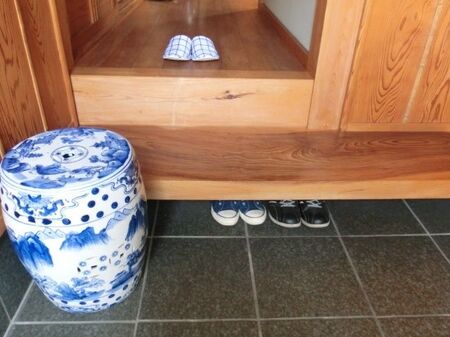 上り框の下の空間には…