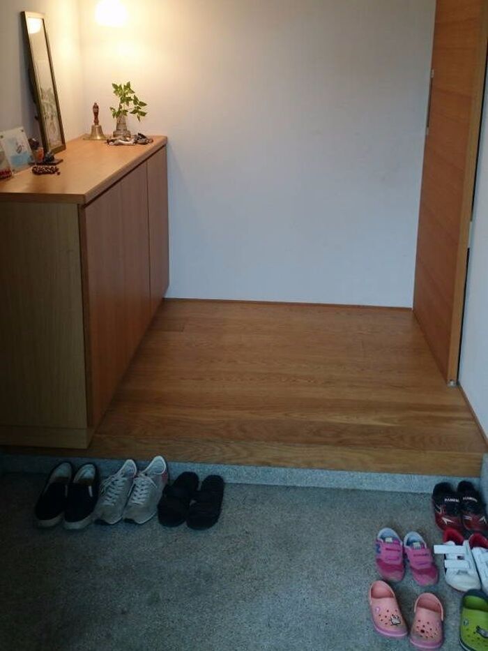 我が家の靴収納は実用性重視。 「使う靴は玄関に並べておいてOK」