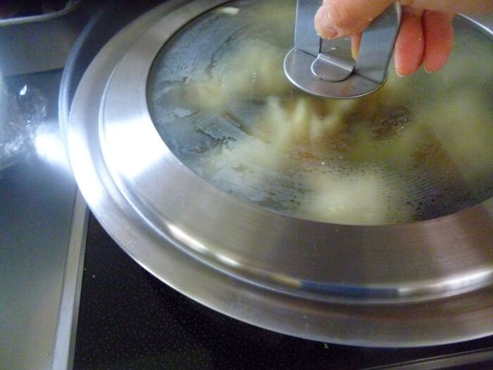 蓋をして弱火で2分加熱。