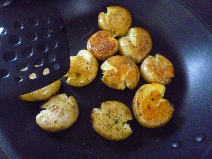 ジャガイモをひっくり返す。