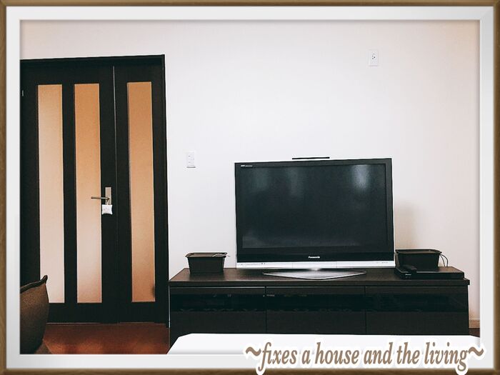 セリアの蓋つきボックスとケーブルタイでテレビまわりの配線コード問題をスッキリ*