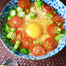 ラ王袋麺に夏野菜deボリューミー♪とろろまぜそば