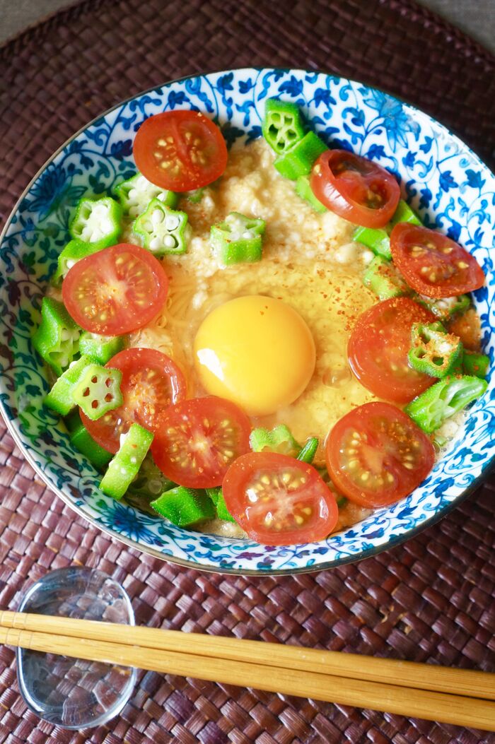 ラ王袋麺に夏野菜deボリューミー♪とろろまぜそば