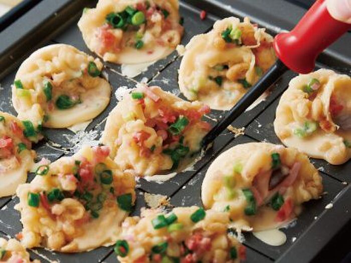 POINT2:まんまるのたこ焼きを作る、ひっくり返しワザ!