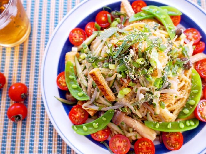 【ラ王レシピ】ヘルシー♪カリカリじゅわっな揚げ入り夏まぜそば