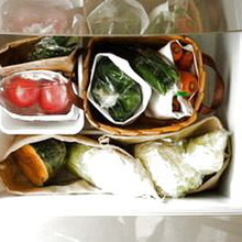 冷蔵庫の野菜室は小分け収納で真上から見やすく★