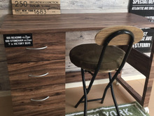 勉強机をsalut!のリメイクシートでナチュラルから男前マットウォルナットにリメイク♪