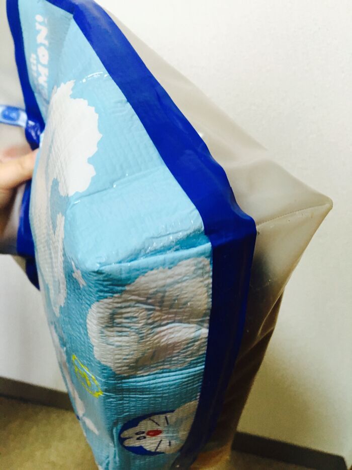 サイドや底にも貼ります。