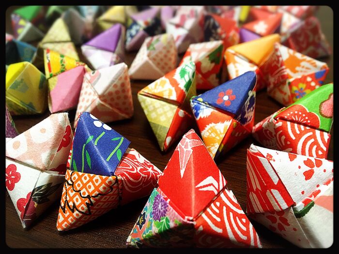ユニット折り紙で好きな立方体をたくさん作る
