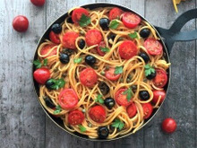 本場のお味!フレッシュトマトたっぷりスパゲッティ・アッラ・プッタネスカ