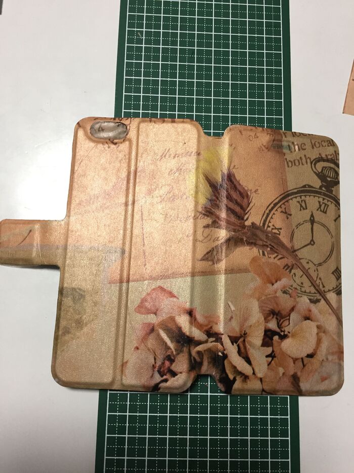 ●余分な紙をカット