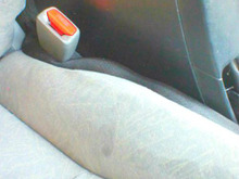 もう落ちない!セリア 自動車シートのスキマ埋めクッション