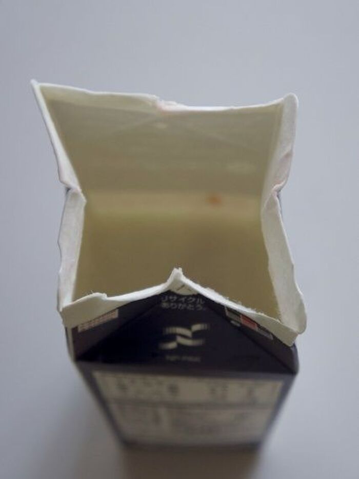 4 牛乳パックに入れます。